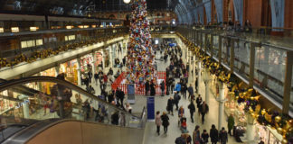 Christmas travel tips for travelling by train over Christmas