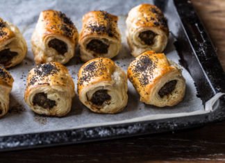 How do you cook sausage rolls?
