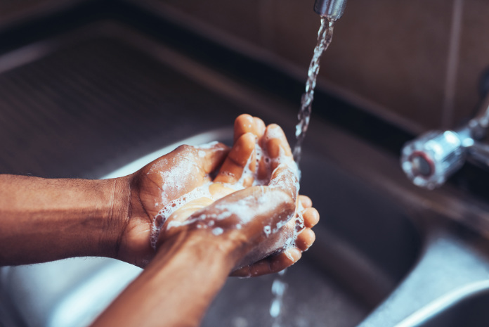 Wash hands to keep healthy in winter
