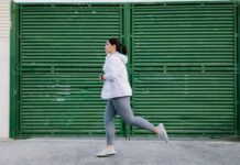 How to avoid running injuries – Woman running in a city