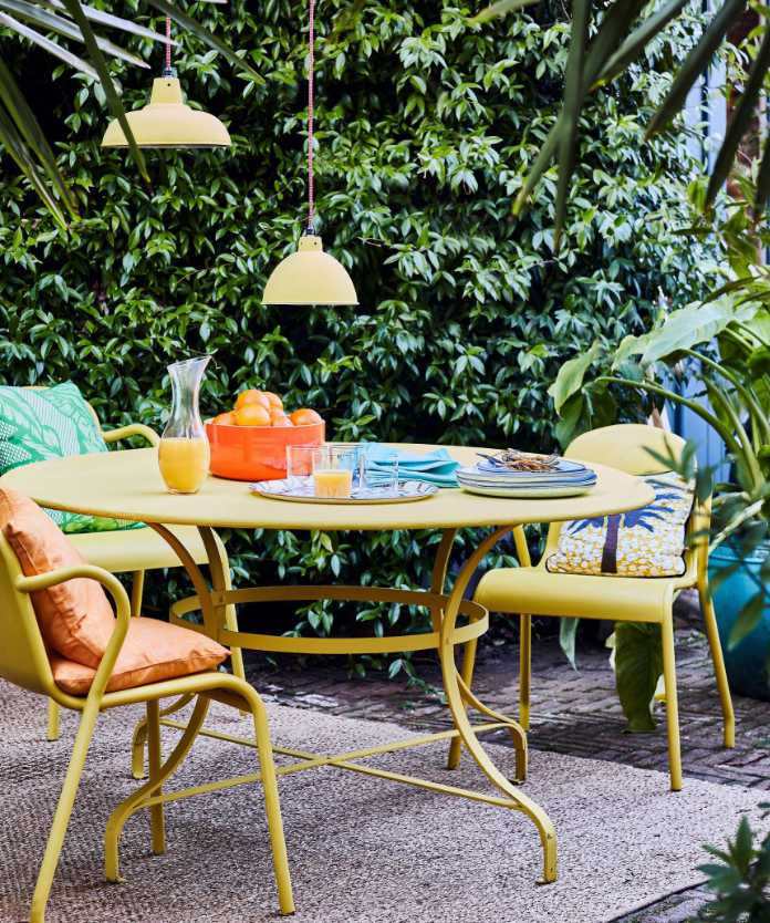 Garden furniture yellow