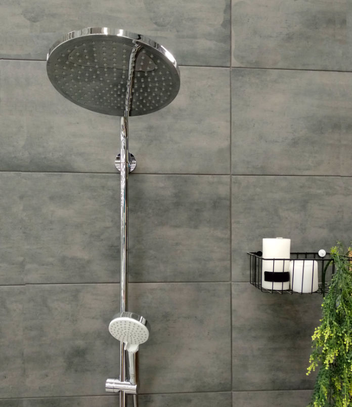 Luxury fully tiled shower with rain head and hand held shower rose